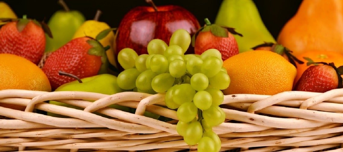 cesta com frutas