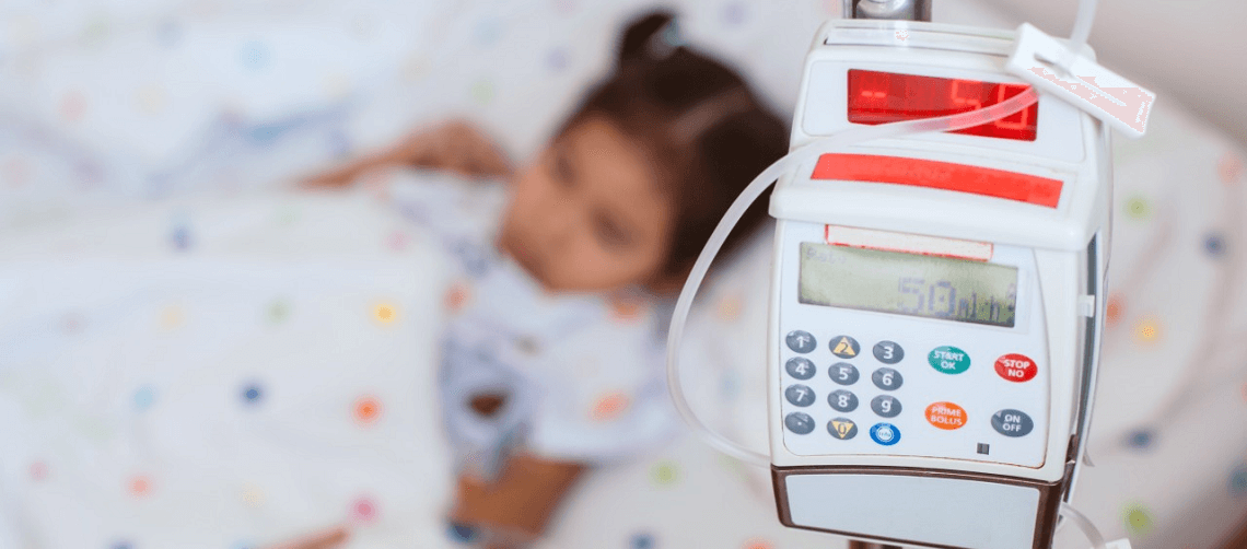 Criança hospitalizada com sintomas de Covid-19