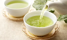 Chá-verde sendo servido