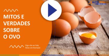 Banner do vídeo "MITOS E VERDADES SOBRE O OVO" com diversos ovos em cima de uma mesa de madeira.