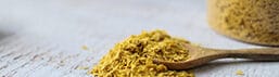 Levedura nutricional em colher
