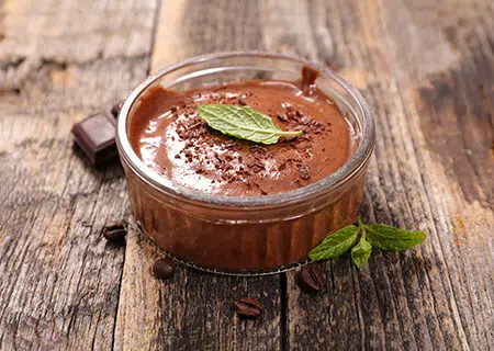 Mousse de chocolate em pote de vidro