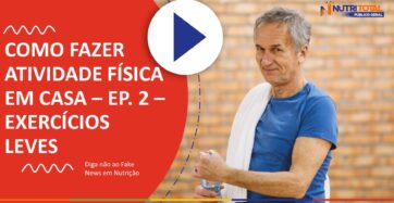 Banner do vídeo "ATIVIDADES FÍSICAS QUE PODEM SER FEITAS EM CASA" com um senhor segurando uma garrafa de agua na mão e uma toalha no ombro.