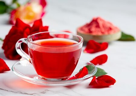Os surpreendentes benefícios do chá de hibisco para a saúde