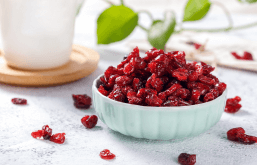 Vasilha com cranberries secas